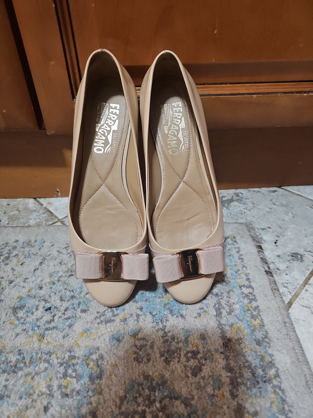 FERRAGAMO Varina Patent Leather Ballet Flats Size 6B - Picture 2 of 10